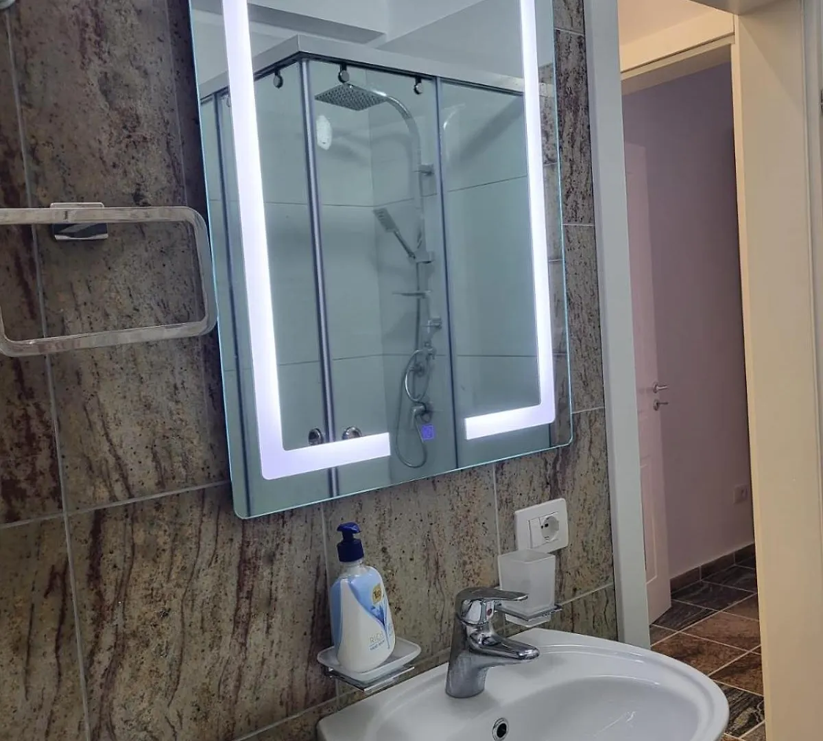 Fishta Apartments Q5 25 Velipoje